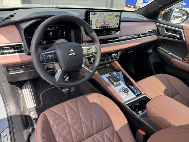 Mitsubishi OUTLANDER 2.4 PHEV Instyle+ | Panoramadak | Nappa Leder | Premium Audio | Stoelventilatie + -Verwarming | Head-Up Display | Geheugenstoel | Rijklaarprijs!