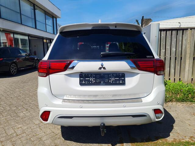 Mitsubishi OUTLANDER 2.4 PHEV Instyle 18"/Trekhaak/LED/Leder/Zonnedak/Stoel + stuurverwarming/Dodehoek/PDC v+a/360 Camera/Apple Carplay & Android Auto
