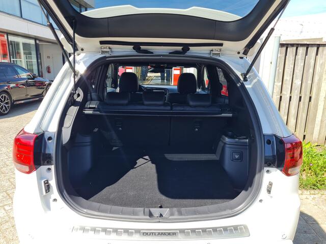 Mitsubishi OUTLANDER 2.4 PHEV Instyle 18"/Trekhaak/LED/Leder/Zonnedak/Stoel + stuurverwarming/Dodehoek/PDC v+a/360 Camera/Apple Carplay & Android Auto