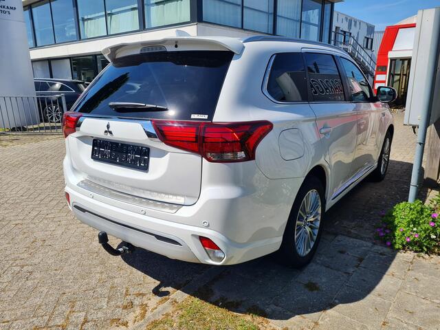 Mitsubishi OUTLANDER 2.4 PHEV Instyle 18"/Trekhaak/LED/Leder/Zonnedak/Stoel + stuurverwarming/Dodehoek/PDC v+a/360 Camera/Apple Carplay & Android Auto