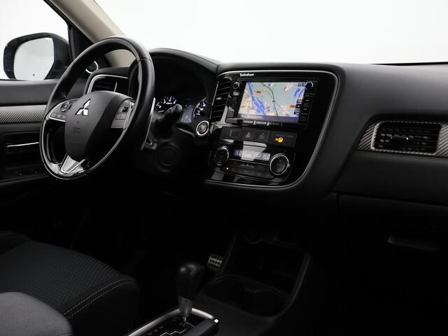 Mitsubishi OUTLANDER 2.0 AUT. 7-PERSOONS EXECUTIVE EDITION + TREKHAAK | CAMERA | 18 INCH | LED