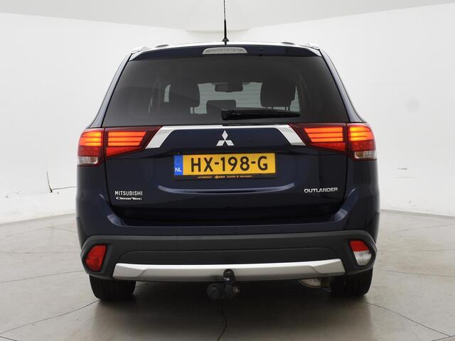 Mitsubishi OUTLANDER 2.0 AUT. 7-PERSOONS EXECUTIVE EDITION + TREKHAAK | CAMERA | 18 INCH | LED