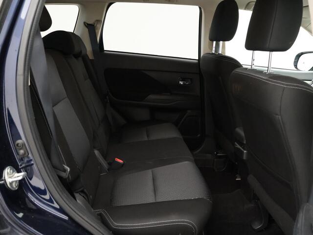 Mitsubishi OUTLANDER 2.0 AUT. 7-PERSOONS EXECUTIVE EDITION + TREKHAAK | CAMERA | 18 INCH | LED