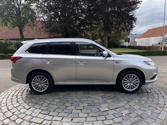 Mitsubishi OUTLANDER 2.4 PHEV Pure+ | Trekhaak | Carplay | PDC V+A | 18" LMV | All-in rijklaarprijs