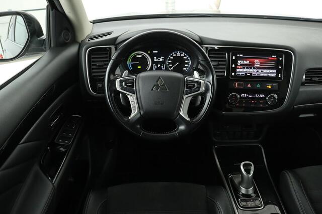 Mitsubishi OUTLANDER 2.0 PHEV Pure | Trekhaak | Carplay | Camera | Half leder | Keyless | Climate control | Cruise control