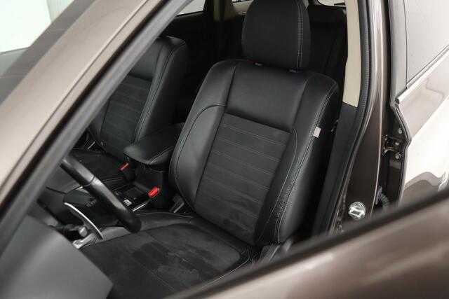Mitsubishi OUTLANDER 2.0 PHEV Pure | Trekhaak | Carplay | Camera | Half leder | Keyless | Climate control | Cruise control