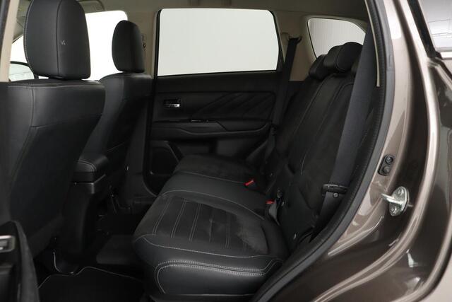 Mitsubishi OUTLANDER 2.0 PHEV Pure | Trekhaak | Carplay | Camera | Half leder | Keyless | Climate control | Cruise control