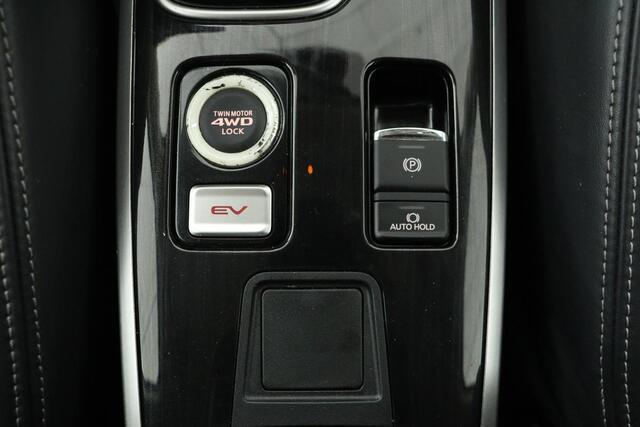 Mitsubishi OUTLANDER 2.0 PHEV Pure | Trekhaak | Carplay | Camera | Half leder | Keyless | Climate control | Cruise control
