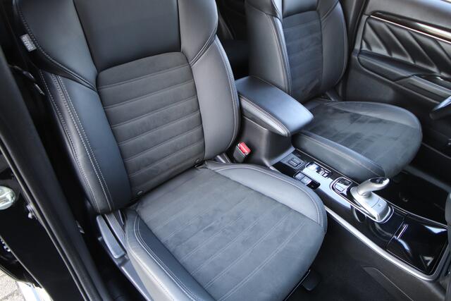 Mitsubishi OUTLANDER 2.4 PHEV Intense Slechts 17.754 km! Als nieuw! Stoelverwarming, Navi,