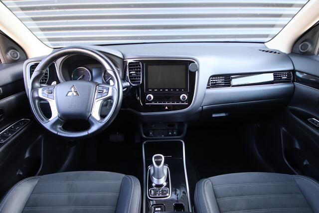 Mitsubishi OUTLANDER 2.4 PHEV Intense Slechts 17.754 km! Als nieuw! Stoelverwarming, Navi,