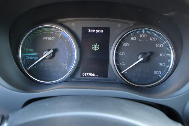 Mitsubishi OUTLANDER 2.4 PHEV Intense Slechts 17.754 km! Als nieuw! Stoelverwarming, Navi,