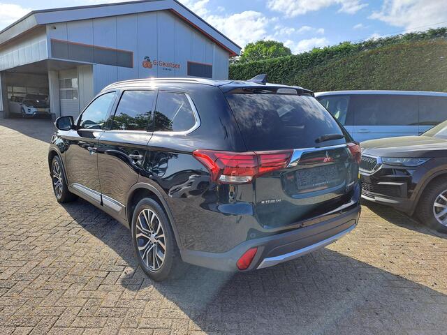 Mitsubishi OUTLANDER 2.0 2WD Instyle, 7-Persoons, Panoramadak, Leder, DAB, Navigatie