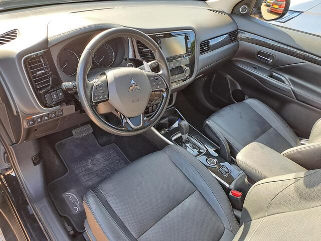 Mitsubishi OUTLANDER 2.0 2WD Instyle, 7-Persoons, Panoramadak, Leder, DAB, Navigatie