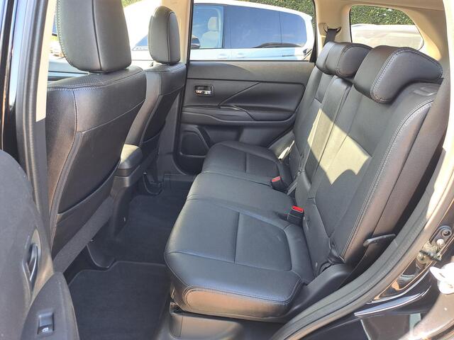 Mitsubishi OUTLANDER 2.0 2WD Instyle, 7-Persoons, Panoramadak, Leder, DAB, Navigatie
