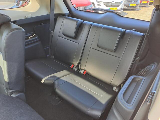 Mitsubishi OUTLANDER 2.0 2WD Instyle, 7-Persoons, Panoramadak, Leder, DAB, Navigatie