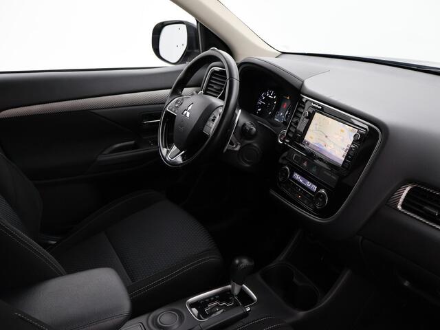 Mitsubishi OUTLANDER 2.0 AUT. 7-PERSOONS EXECUTIVE EDITION + TREKHAAK | CAMERA | 18 INCH | LED
