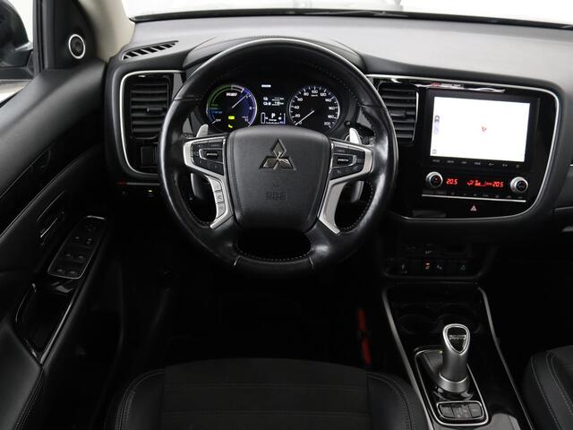 Mitsubishi OUTLANDER 2.4 PHEV Intense+ | Schuifdak | Stoel & stuurverwarming | 360 camera | Trekhaak | Half leder | Carplay | Navigatie | Climate control