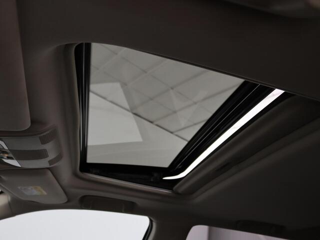 Mitsubishi OUTLANDER 2.4 PHEV Intense+ | Schuifdak | Stoel & stuurverwarming | 360 camera | Trekhaak | Half leder | Carplay | Navigatie | Climate control