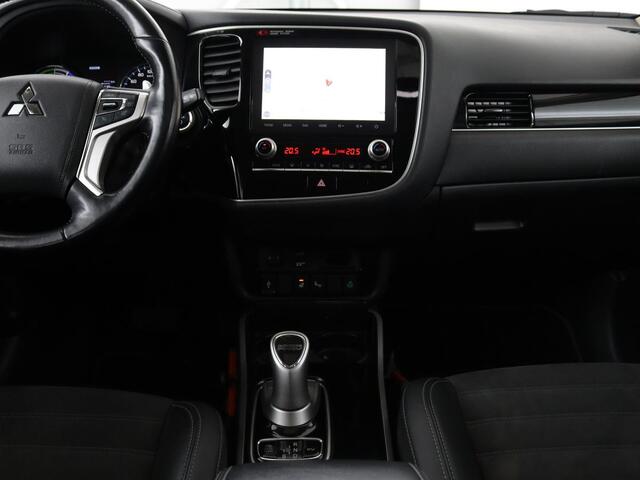 Mitsubishi OUTLANDER 2.4 PHEV Intense+ | Schuifdak | Stoel & stuurverwarming | 360 camera | Trekhaak | Half leder | Carplay | Navigatie | Climate control