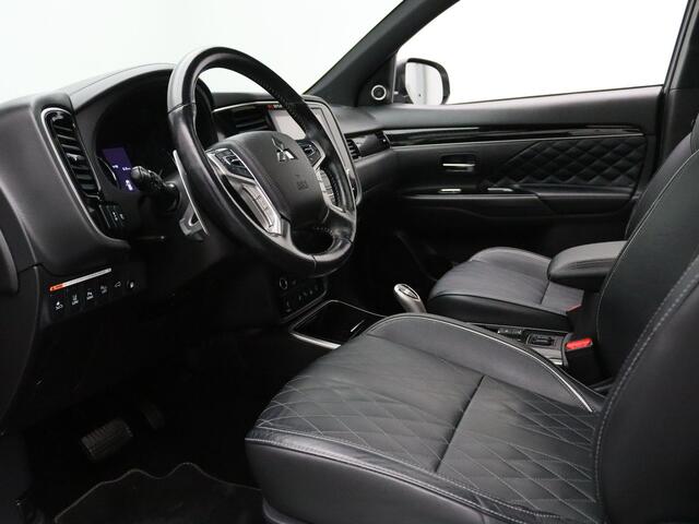 Mitsubishi OUTLANDER 240pk PHEV Instyle 360° Camera | Adapt. Cruise | Navi | Parkeersens. v+a | Stoel-/stuurverw. | Panoramadak