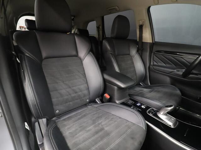 Mitsubishi OUTLANDER 2.4 PHEV Intense S [TREKHAAK, CAMERA, STOELVERWARMING, HALF LEDER, PDC V+A, CRUISE, CLIMATE, NIEUWSTAAT]