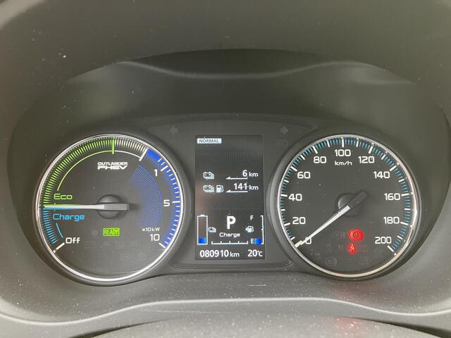 Mitsubishi OUTLANDER 2.4 PHEV Pure | Afneembare trekhaak | Carplay | Parkeersensoren | Dealer onderhouden