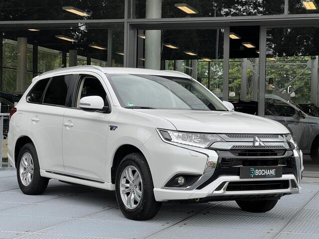Mitsubishi OUTLANDER 2.4 PHEV Pure | Afneembare trekhaak | Carplay | Parkeersensoren | Dealer onderhouden