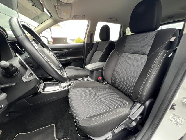Mitsubishi OUTLANDER 2.4 PHEV Pure | Afneembare trekhaak | Carplay | Parkeersensoren | Dealer onderhouden