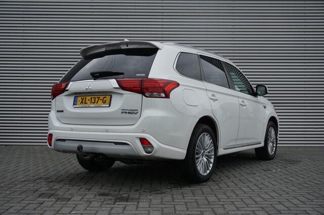Mitsubishi OUTLANDER PHEV Intense+ AUTOMAAT SCHUIFDAK | ELEK.KLEP | CARPLAY | HAAK!