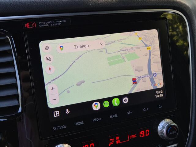 Mitsubishi OUTLANDER 2.4 PHEV Plug-in Instyle Automaat / Navigatie via Apple Carplay of Android Auto / Glazen schuif- en kanteldak / Lederen bekleding / Adaptieve CC / Stuur- en Stoelverwarming / Elektrische achterklep / Trekgewicht 1500 kg /