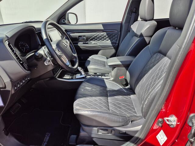 Mitsubishi OUTLANDER 2.4 PHEV Plug-in Instyle Automaat / Navigatie via Apple Carplay of Android Auto / Glazen schuif- en kanteldak / Lederen bekleding / Adaptieve CC / Stuur- en Stoelverwarming / Elektrische achterklep / Trekgewicht 1500 kg /