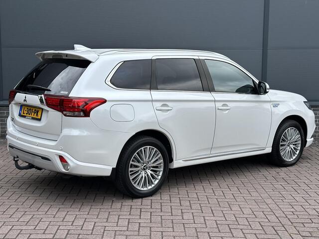 Mitsubishi OUTLANDER 2.4 PHEV Instyle 4WD / Navigatie via Apple Carplay & Android Auto / Afneembare Trekhaak / Elektrisch Verstelbare Stoelen / Lederen Bekleding / Achteruitrijcamera /