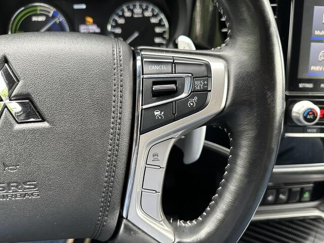 Mitsubishi OUTLANDER 2.4 PHEV Instyle 4WD / Navigatie via Apple Carplay & Android Auto / Afneembare Trekhaak / Elektrisch Verstelbare Stoelen / Lederen Bekleding / Achteruitrijcamera /