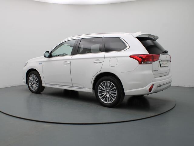 Mitsubishi OUTLANDER 240pk PHEV Intense+ Automaat 360° Camera | Adapt. Cruise | Navi | Parkeersens. v+a | Stoel-/stuurverw. | Panoramadak
