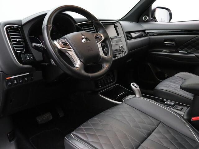 Mitsubishi OUTLANDER 240pk PHEV Intense+ Automaat 360° Camera | Adapt. Cruise | Navi | Parkeersens. v+a | Stoel-/stuurverw. | Panoramadak