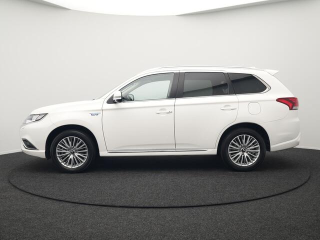 Mitsubishi OUTLANDER 2.4 Intense Plug In Hybrid 225pk Dealer O.H. PHEV | Trekhaak Afneembaar | Alcantara Sportstoelen Apple Carplay | Stoelverwarming | Cruise Control | Climate Control | DAB |