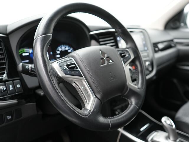 Mitsubishi OUTLANDER 2.4 Intense Plug In Hybrid 225pk Dealer O.H. PHEV | Trekhaak Afneembaar | Alcantara Sportstoelen Apple Carplay | Stoelverwarming | Cruise Control | Climate Control | DAB |