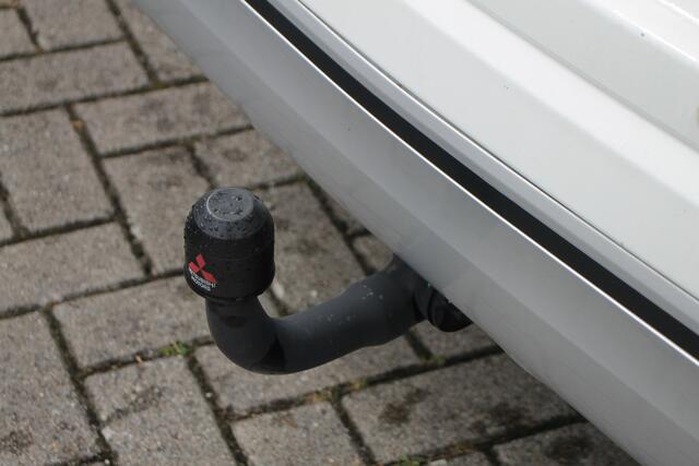 Mitsubishi OUTLANDER 2.4 PHEV Intense ? Trekhaak ? Automaat ? Rijklaar ?
