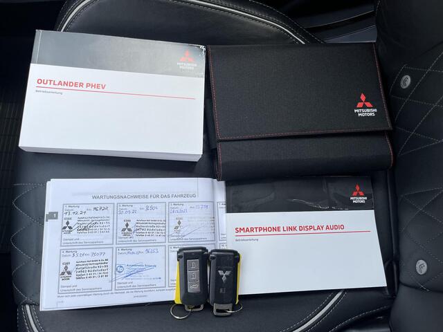Mitsubishi OUTLANDER 2.4 PHEV Intense / Stuur- & Stoelverwarming / Rondzichtcamera / Apple Carplay/Android Auto / Cruise Control / Onderhouden /