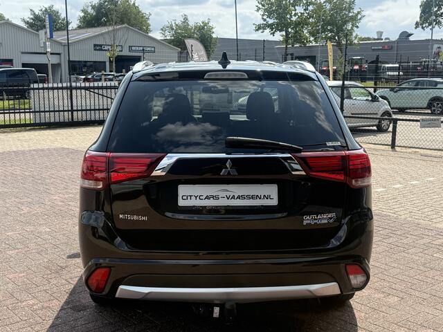 Mitsubishi OUTLANDER 2.0 PHEV Premium 4wd 122 pk plug in hybride automaat apple carplay camera climate ctr cruise ctr half/leder alcantara dagrijverlichting led dealer onderhoud