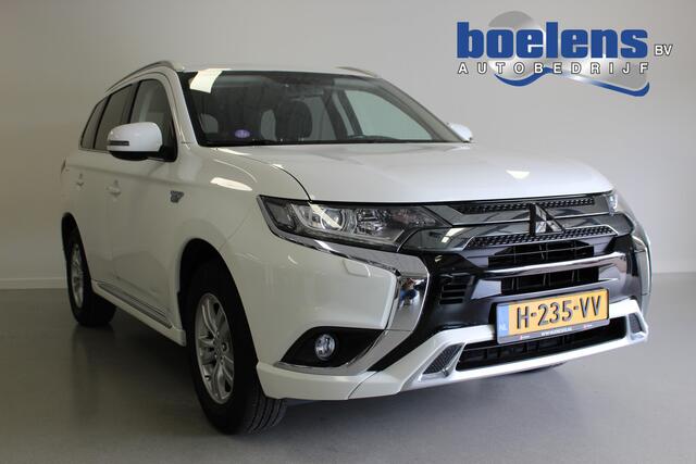 Mitsubishi OUTLANDER 2.4 PHEV Pure | AFN-TRHAAK | CLIMA | STOEL-VERW | CAMERA | NAVIGATIE | D-GLAS | KEYLESS |