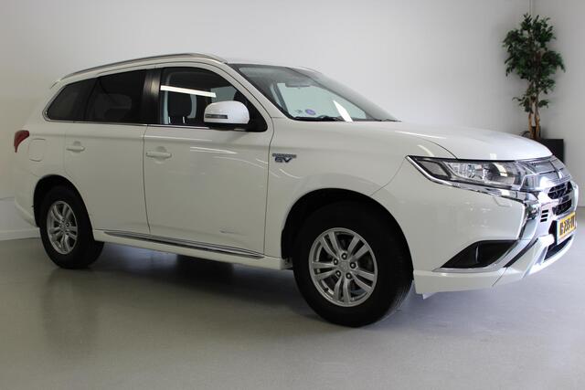 Mitsubishi OUTLANDER 2.4 PHEV Pure | AFN-TRHAAK | CLIMA | STOEL-VERW | CAMERA | NAVIGATIE | D-GLAS | KEYLESS |