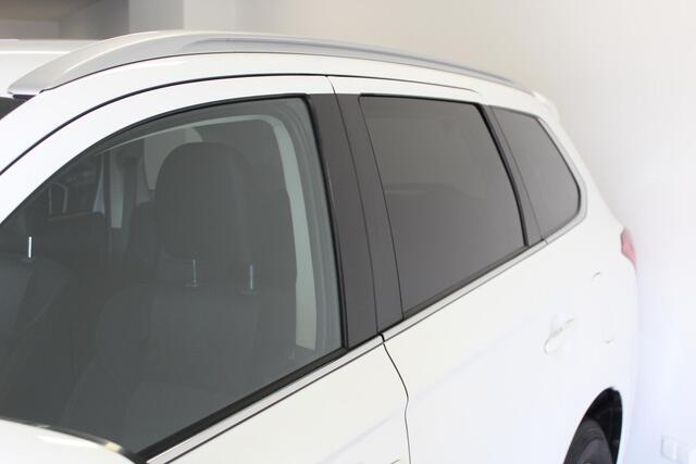 Mitsubishi OUTLANDER 2.4 PHEV Pure | AFN-TRHAAK | CLIMA | STOEL-VERW | CAMERA | NAVIGATIE | D-GLAS | KEYLESS |