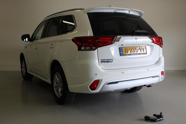 Mitsubishi OUTLANDER 2.4 PHEV Pure | AFN-TRHAAK | CLIMA | STOEL-VERW | CAMERA | NAVIGATIE | D-GLAS | KEYLESS |