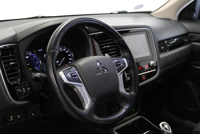 Mitsubishi OUTLANDER 2.4 PHEV Pure | AFN-TRHAAK | CLIMA | STOEL-VERW | CAMERA | NAVIGATIE | D-GLAS | KEYLESS |