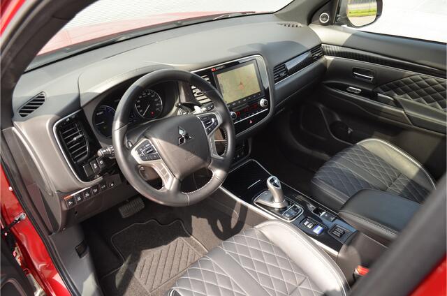 Mitsubishi OUTLANDER PHEV 2.4 INSTYLE 4WD | PLUG IN HYBRID | FULL OPTIONS | SCHUIFDAK | ADAPTIEF CRUISE | ALL SEASON BANDEN | FABRIEKSGARANTIE TOT 07-12-2029* | ALL IN RIJKLAARPRIJS