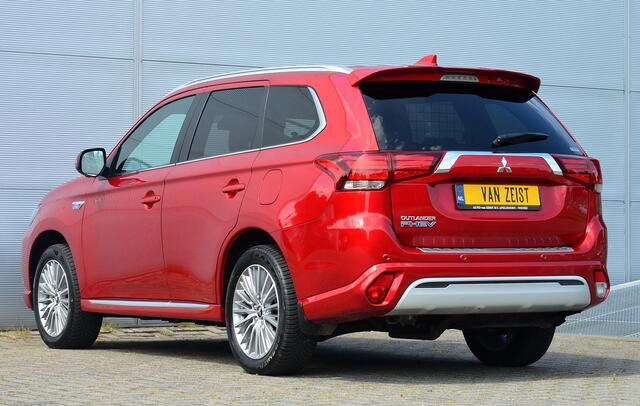 Mitsubishi OUTLANDER PHEV 2.4 INSTYLE 4WD | PLUG IN HYBRID | FULL OPTIONS | SCHUIFDAK | ADAPTIEF CRUISE | ALL SEASON BANDEN | FABRIEKSGARANTIE TOT 07-12-2029* | ALL IN RIJKLAARPRIJS