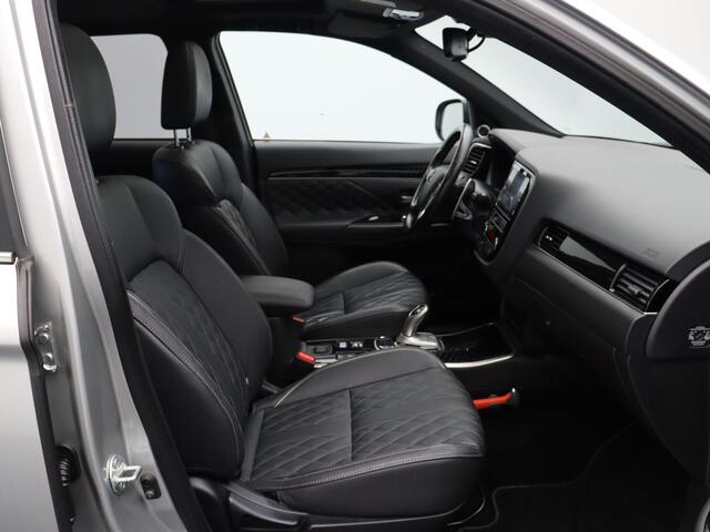 Mitsubishi OUTLANDER 2.4 PHEV Instyle | Leder | Panorama dak | Stoelverwarming |