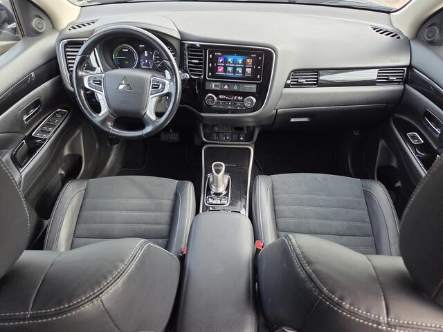Mitsubishi OUTLANDER 2.4 PHEV 4WD INTYLE+ PREMIUM 360 CAMERA|KEY LESSGO|XENON LED|LEDER/ALCANTARA|1E EIGENAAR|DEALER ONDERHOUDEN Maandag tot Vrijdag van 09.00 tot 20.00 uur en Zaterdag van 09.00 tot 18.00 uu