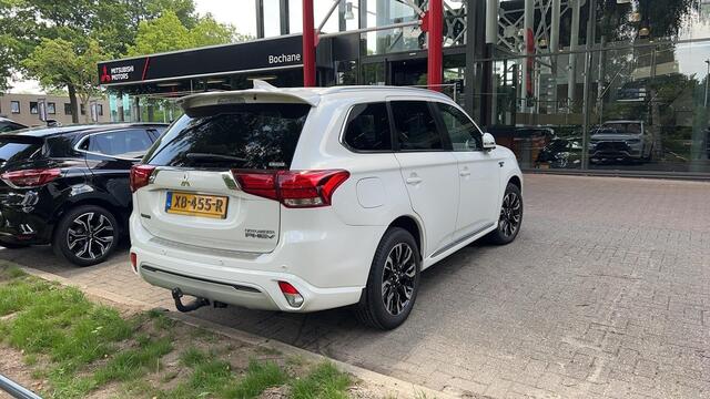 Mitsubishi OUTLANDER 2.4 PHEV Instyle | Leder | Adaptieve Cruise Control | Sunroof | Afneembare trekhaak